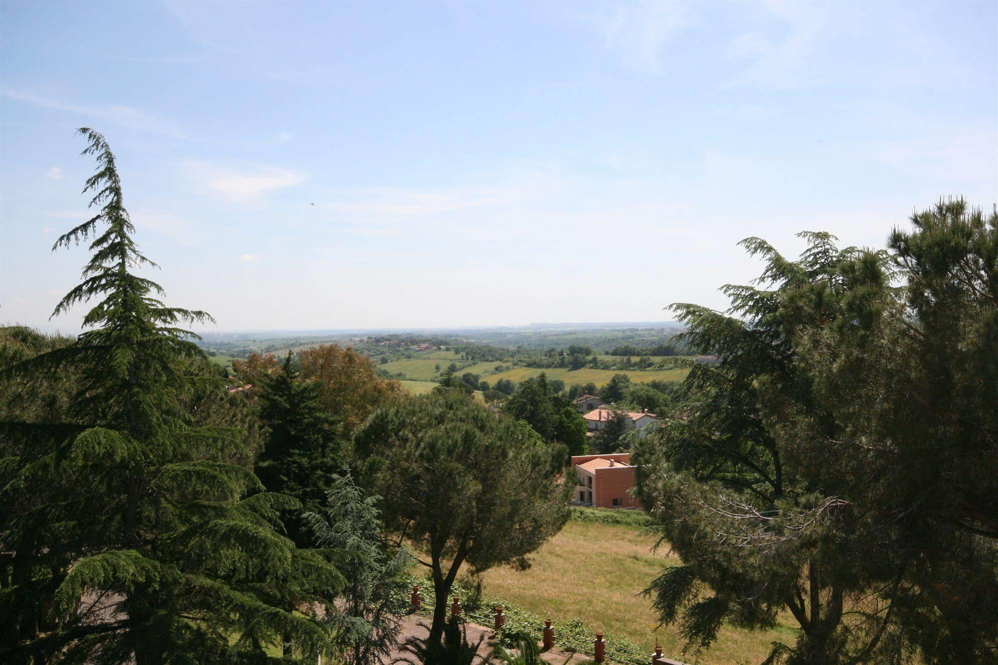 Parco Santa Rita Hotel Sacrofano ภายนอก รูปภาพ